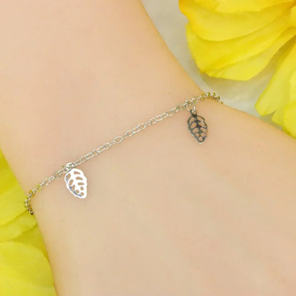 "Minimalist Bracelet, Sleek & Modern Design, Women’s Fashion, YC110262-B - Picture 1 of 10